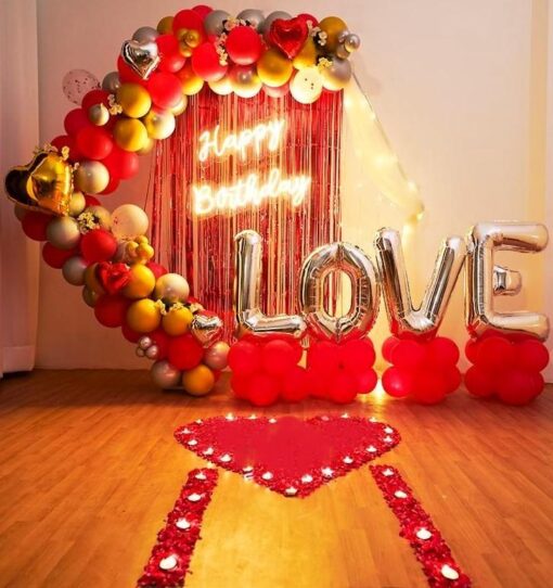 "Love's Embrace" Decor