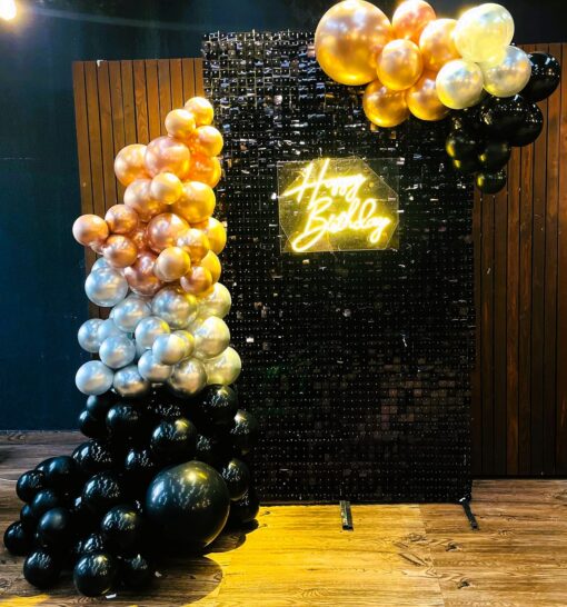 Glam Up Your Gala: Golden & Black Sequin Decor - Image 4
