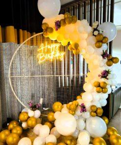 Golden Glamour: White & Gold Mesh Birthday Ring Decor