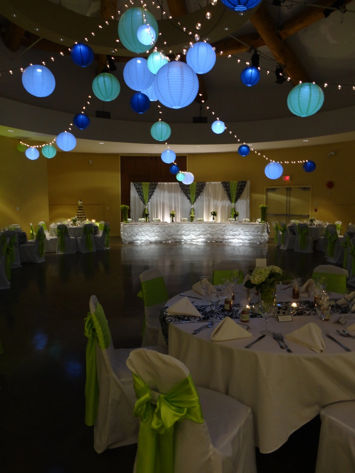 Rekindle Your Romance with a Dreamy Anniversary Setup - Image 2