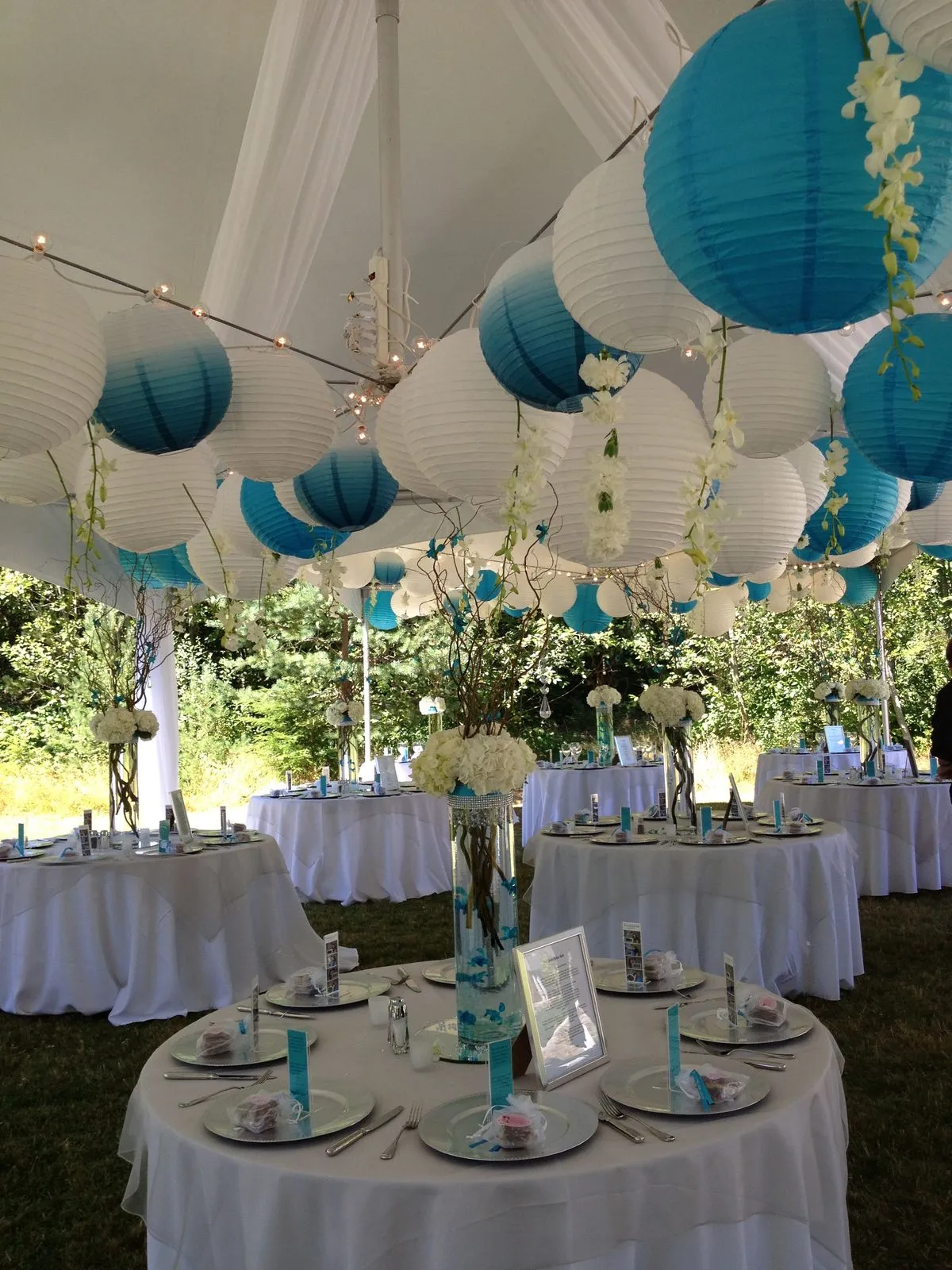 Rekindle Your Romance with a Dreamy Anniversary Setup - Image 3