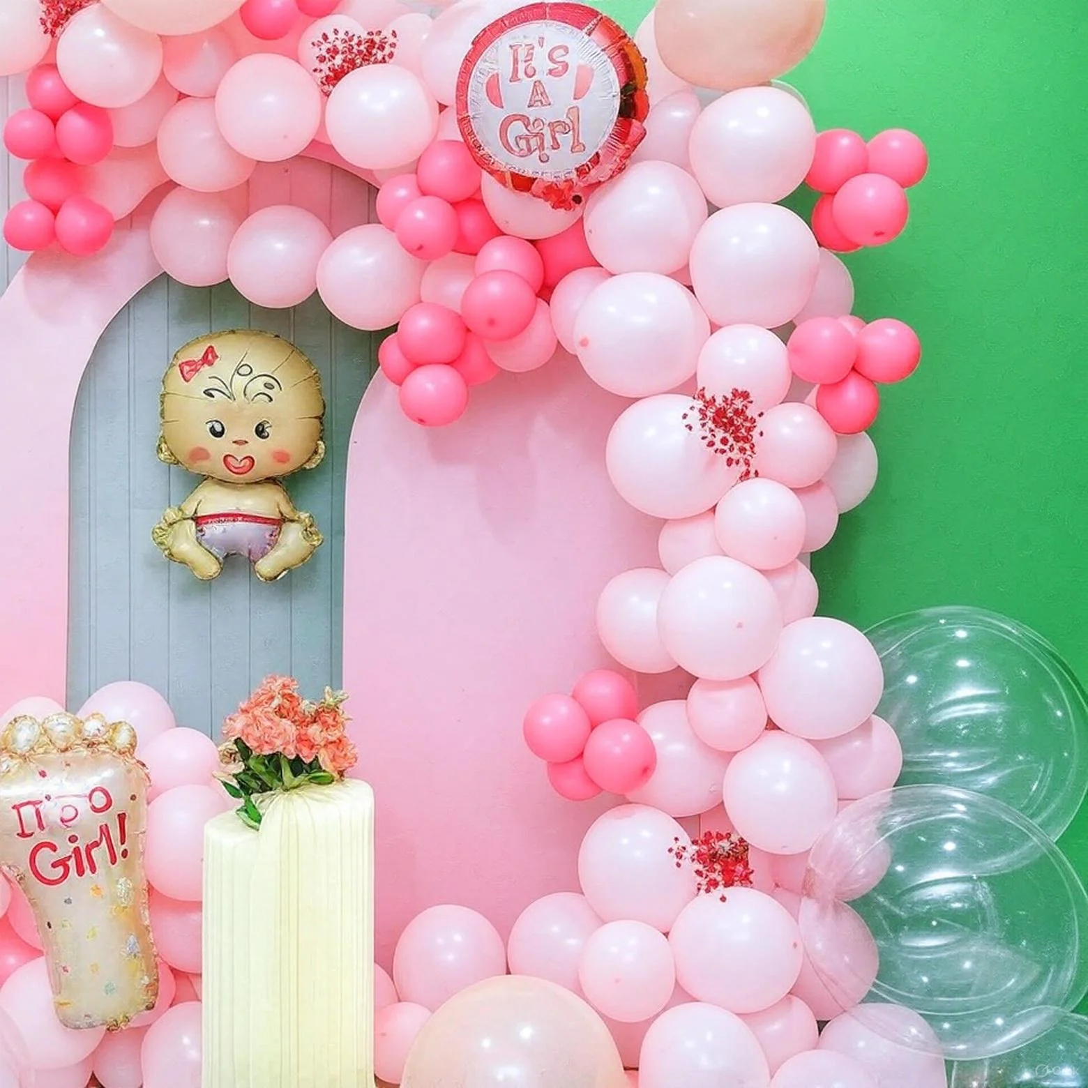 Pink welcome baby decoration with rosebud theme