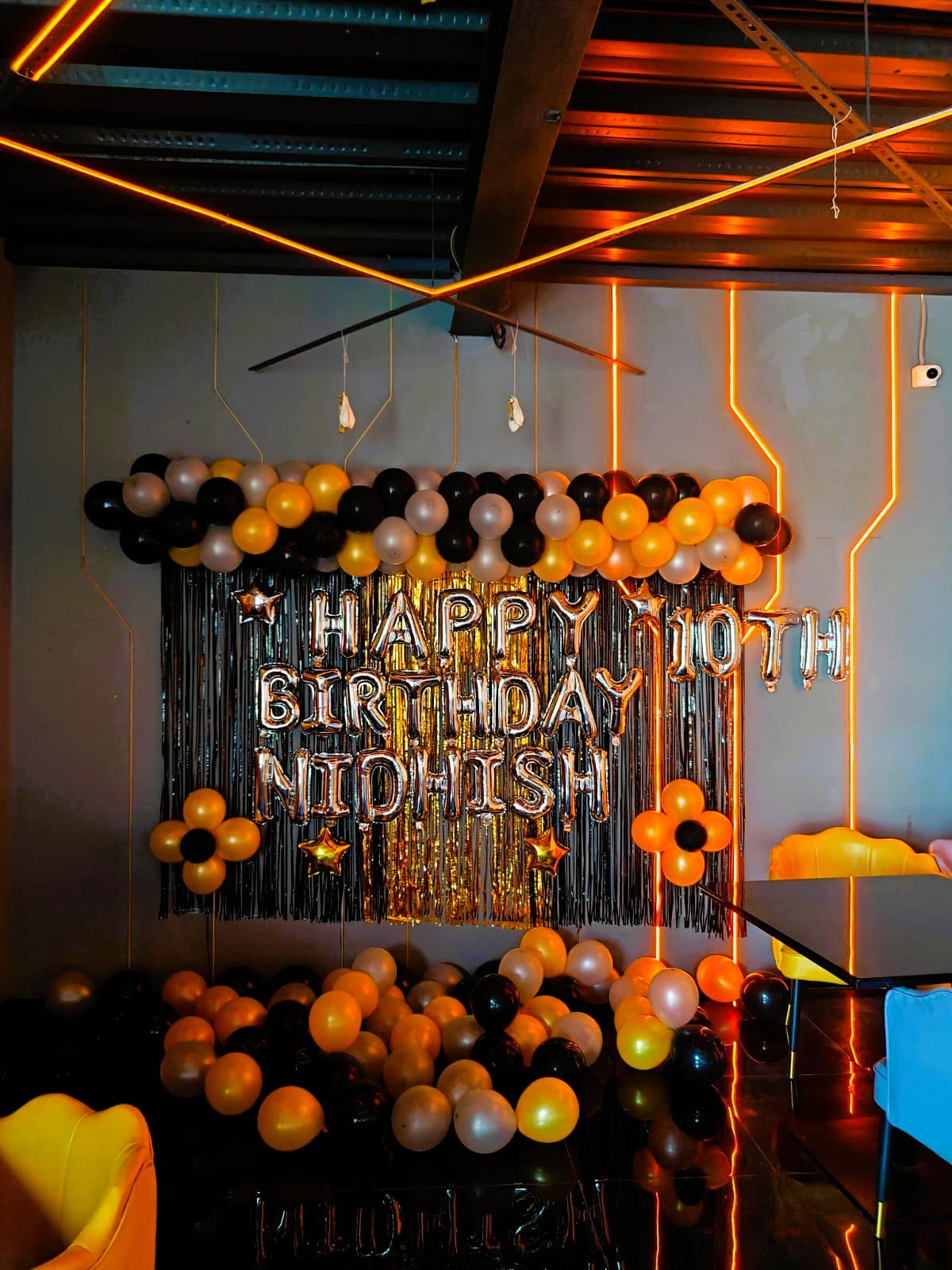 Black and gold simple balloon birthday decoration
